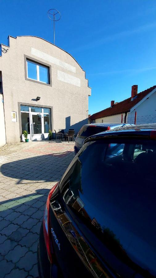 דירות Zaječar Apartman Mladenovic מראה חיצוני תמונה